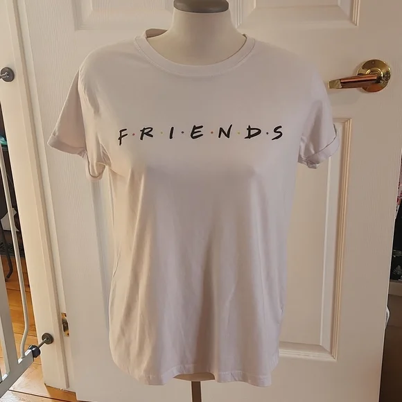 FRIENDS TSHIRT - Picture 2 of 5